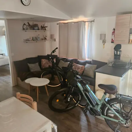 Au Bord De L'eau Chez Michele -camping Les Viviers- * Lège-Cap-Ferret