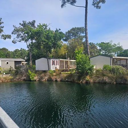 Au Bord De L'eau Chez Michele -camping Les Viviers- Parque de Campismo Lège-Cap-Ferret